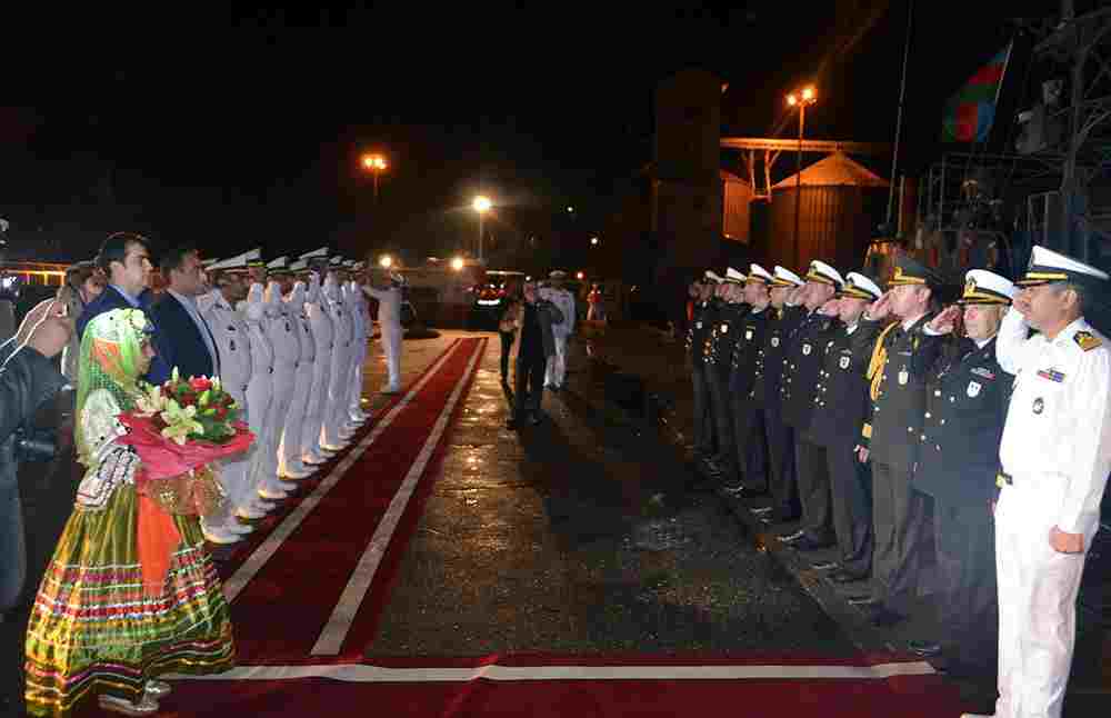 Azərbaycan gəmiləri İranda - FOTO
