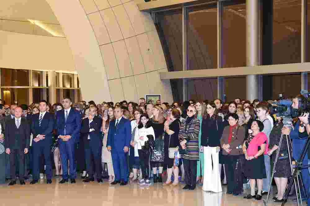 Birinci vitse-prezident sərginin açılışında - FOTOLAR