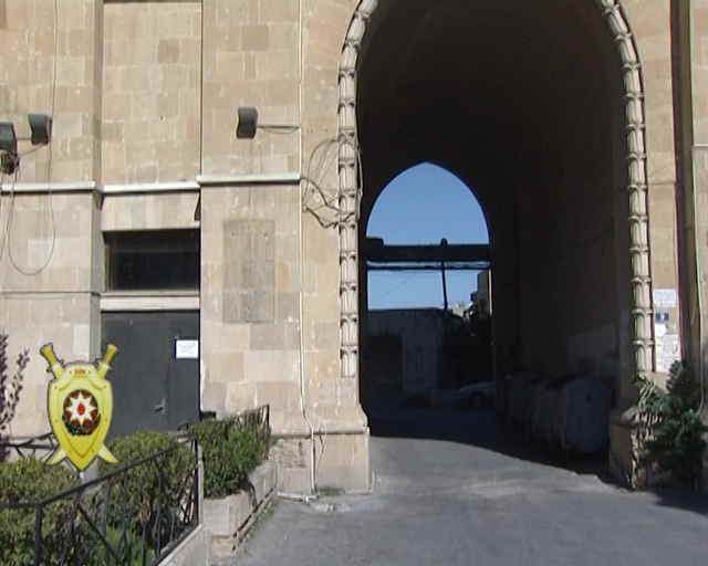 Bakıda dəmir heykəlləri oğurlayanlar tutuldu -  metal qəbulu məntəqələrinə satırmışlar (FOTO)