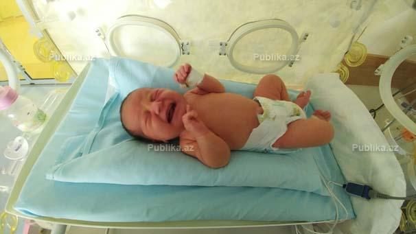 4 günlük körpənin ağzını bağlayıb zibilliyə atdılar -   FOTOLAR