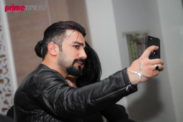 Şəhriyar Əbilov haqda İDDİA:   Başındakı parikdir?