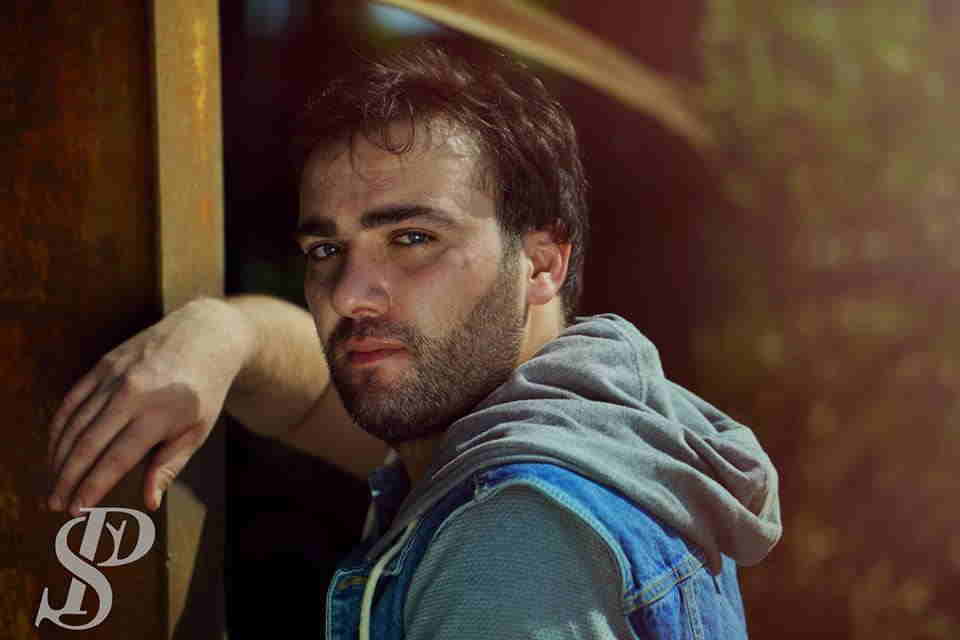 Güneyli sənətçi Bakıda Sev məni dedi -   VİDEO