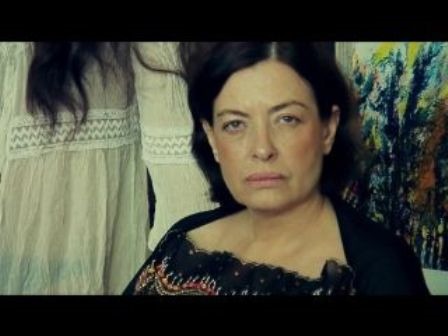 Tanınmış aktrisa mənzildə ölü tapıldı -  FOTO