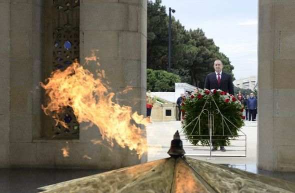 Rumen Radev və xanımı Heydər Əliyevin məzarını   ziyarət etdi (FOTOLAR)