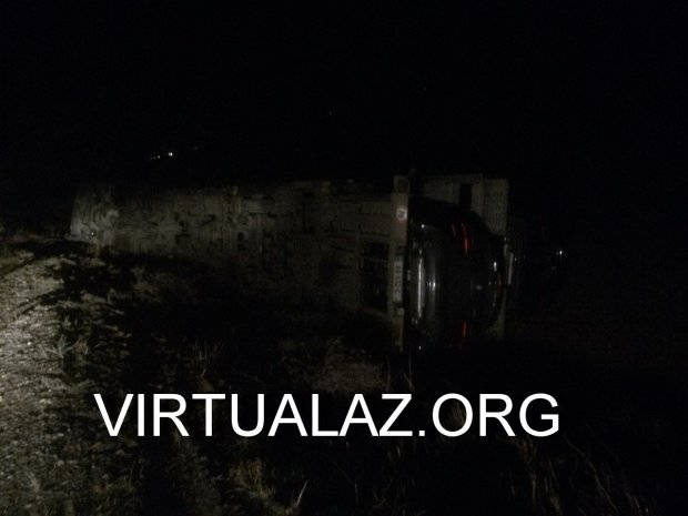 Ələt-Astara yolunda TIR aşdı,  7 ədəd BMWyə ziyan dəydi - FOTOLAR
