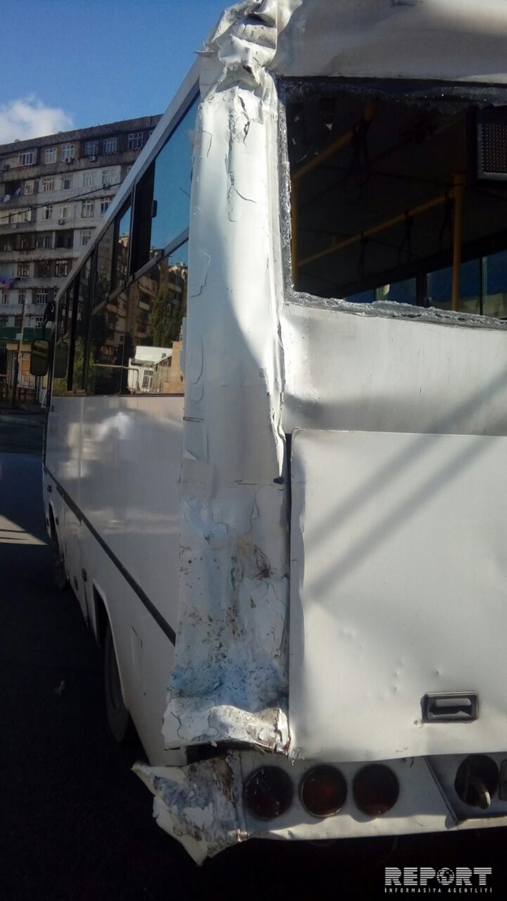 Bakıda iki avtobus toqquşdu -  XƏSARƏT ALANLAR VAR (FOTOLAR)