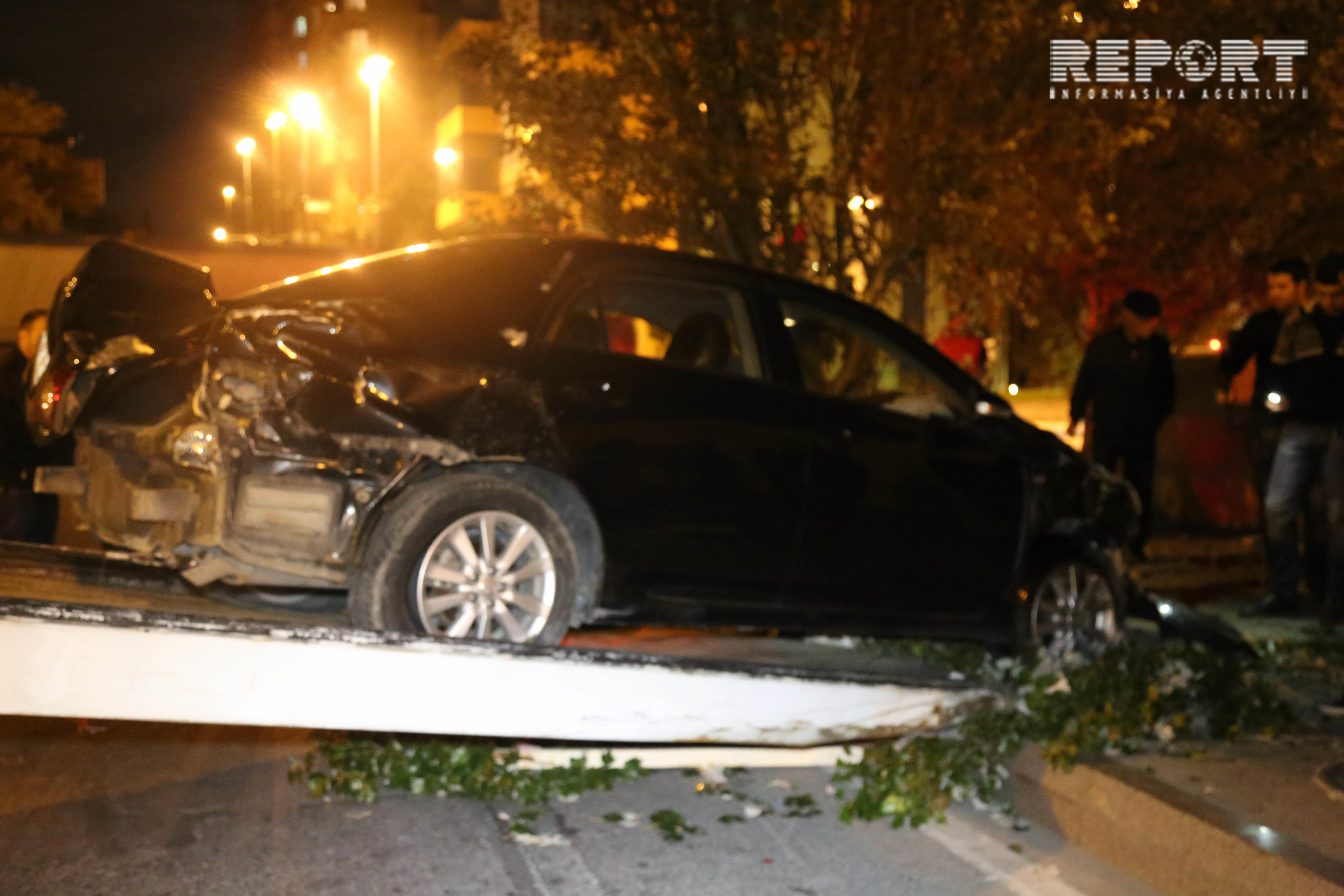 Təmir işləri yol qəzasına səbəb oldu -   Toyota Corollo aşdı (FOTOLAR)
