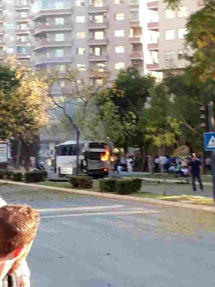 Polis avtomobili partladıldı -  12 polis yaralandı - FOTO