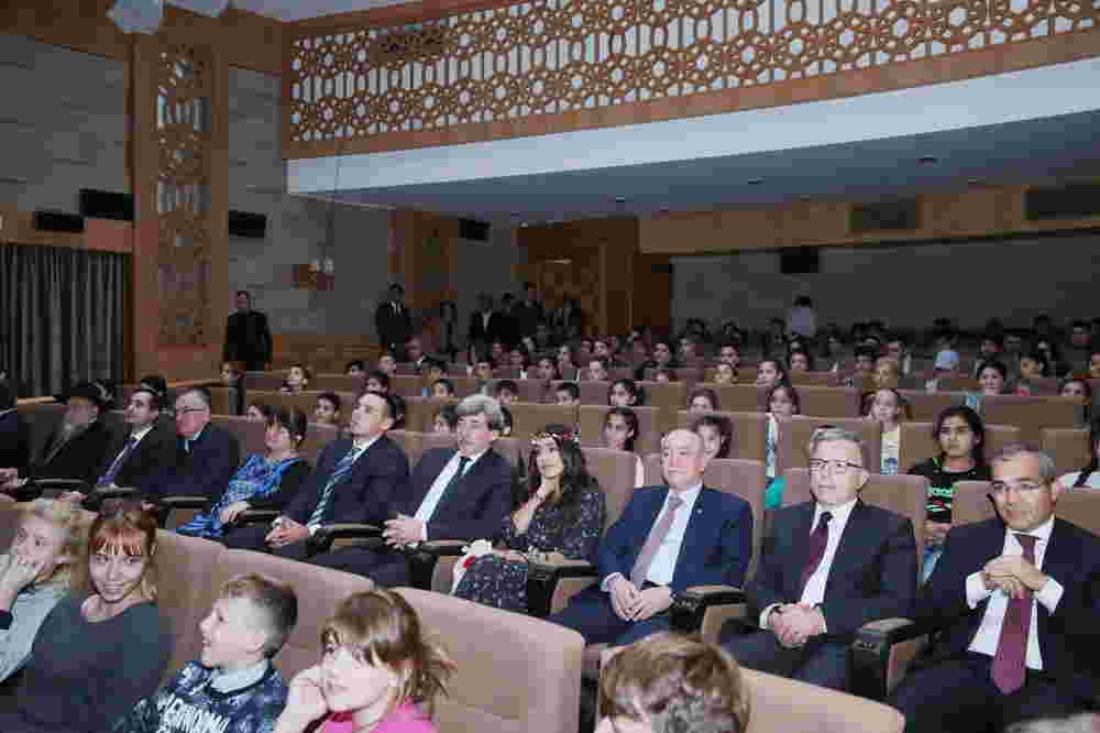 Leyla Əliyeva Pəncərədən düşən işıq filminin    təqdimatında (FOTO)