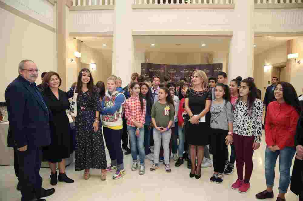 Leyla Əliyeva Pəncərədən düşən işıq filminin    təqdimatında (FOTO)