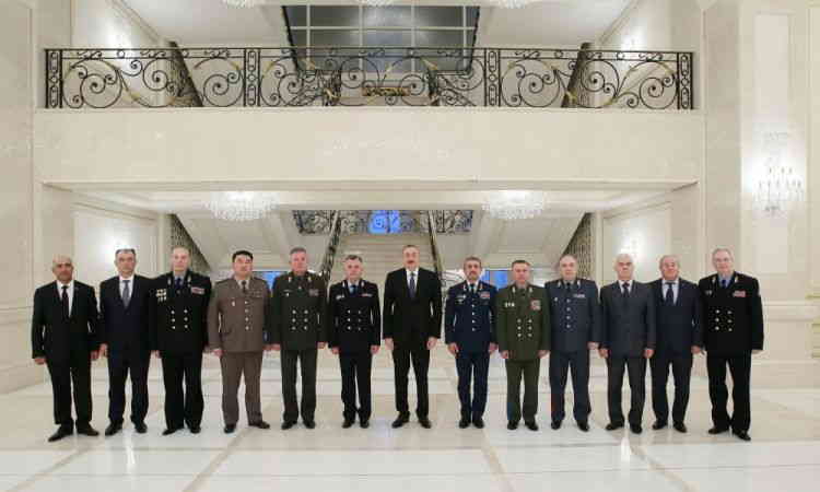 Prezident komandanlarla  GÖRÜŞDÜ: Təhlükəli elementlər sərhədlərimizdən keçməsin - FOTOLAR (YENİLƏNİB)