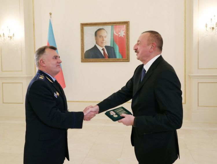 Prezident komandanlarla  GÖRÜŞDÜ: Təhlükəli elementlər sərhədlərimizdən keçməsin - FOTOLAR (YENİLƏNİB)