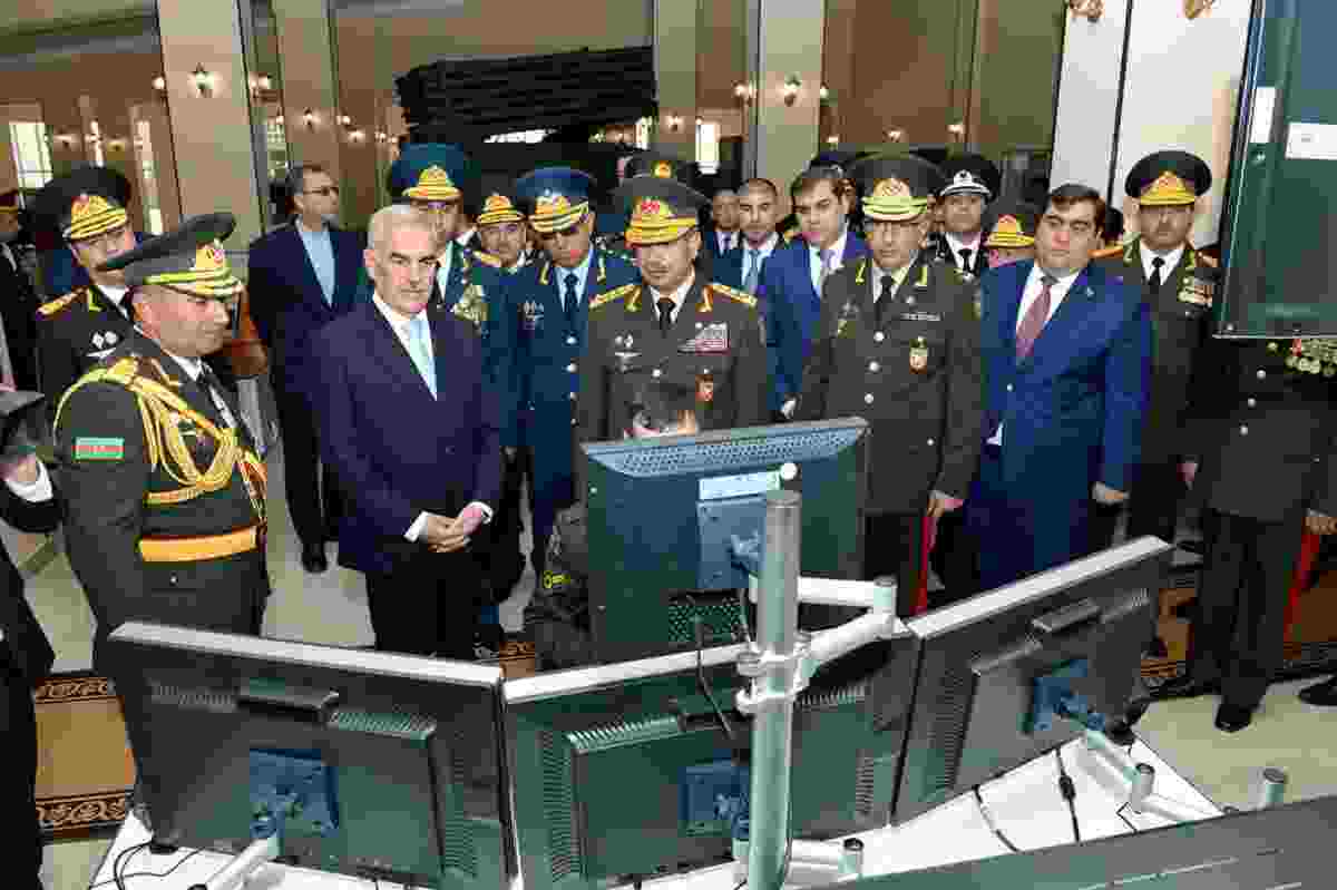 Naxçıvanda hərbi parad keçirilib - FOTOLAR