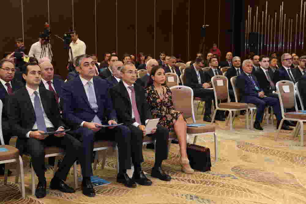 Leyla Əliyeva Mikayıl Cabbarovla seminarda -   FOTOLAR