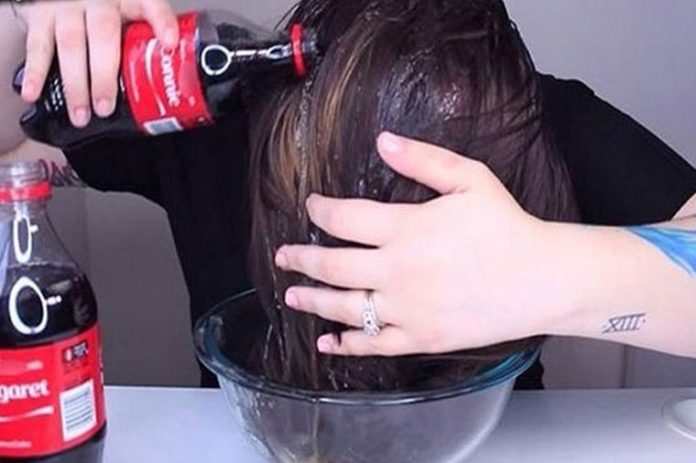 Saçını kola ilə yudu vəâ€¦ â€“  FOTO