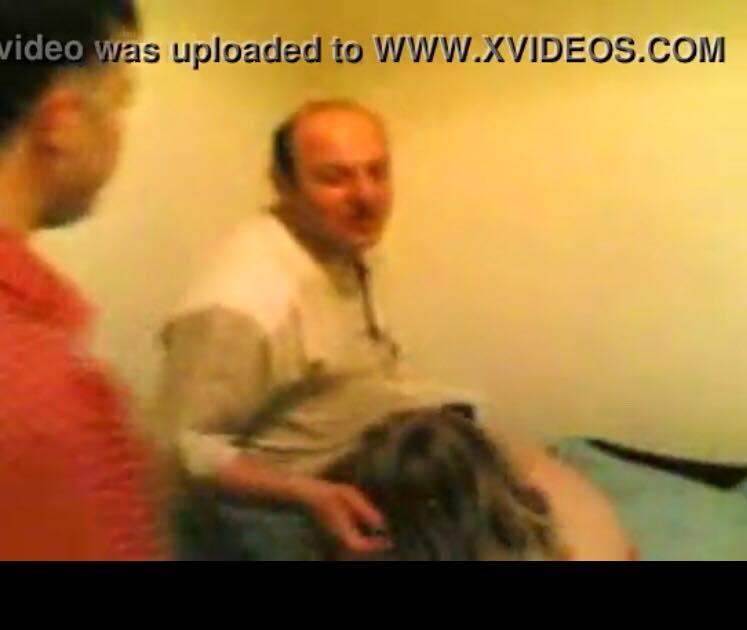 Məşhur müğənni sevgilisiylə dalaşıb, jurnalistləri təhqir etdi -   VİDEO