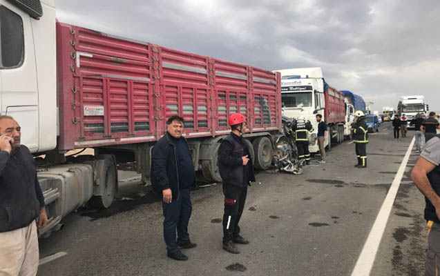 Qum fırtınası 20 avtomobilin toqquşmasına səbəb oldu -  Ölən və yaralananlar var
