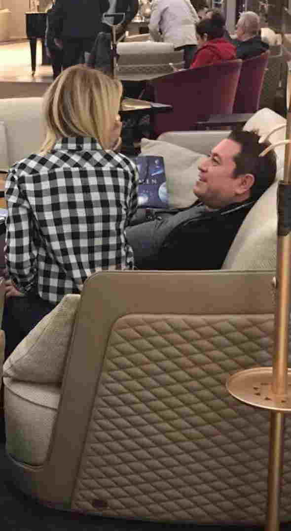  Məşhur aparıcı evli sevgilisi ilə görüntüləndi   - Fotonu çəkəni məhkəməyə verir 