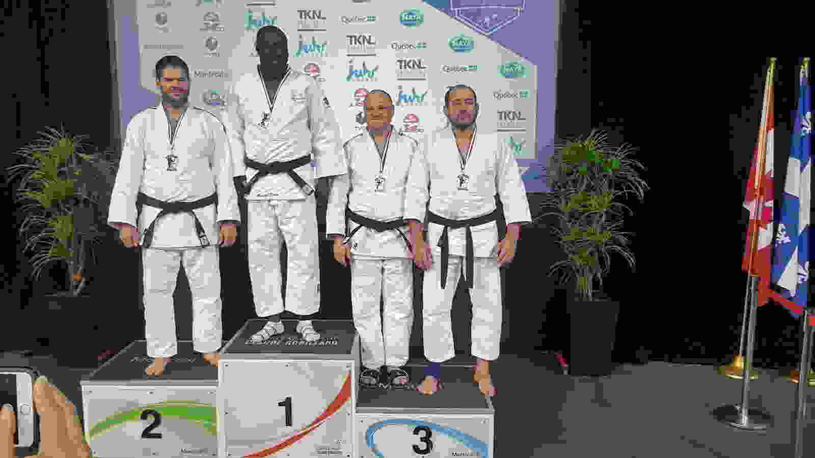 Xaricdə yaşayan daha bir idmançıdan medal sevinci  - FOTO