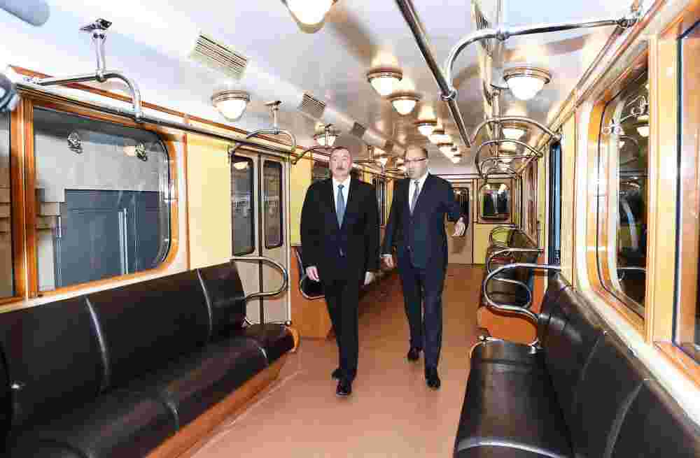 İlham Əliyev metropolitenin retro vaqonlarında -  FOTOLAR