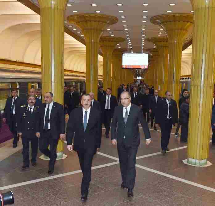İlham Əliyev metropolitenin retro vaqonlarında -  FOTOLAR