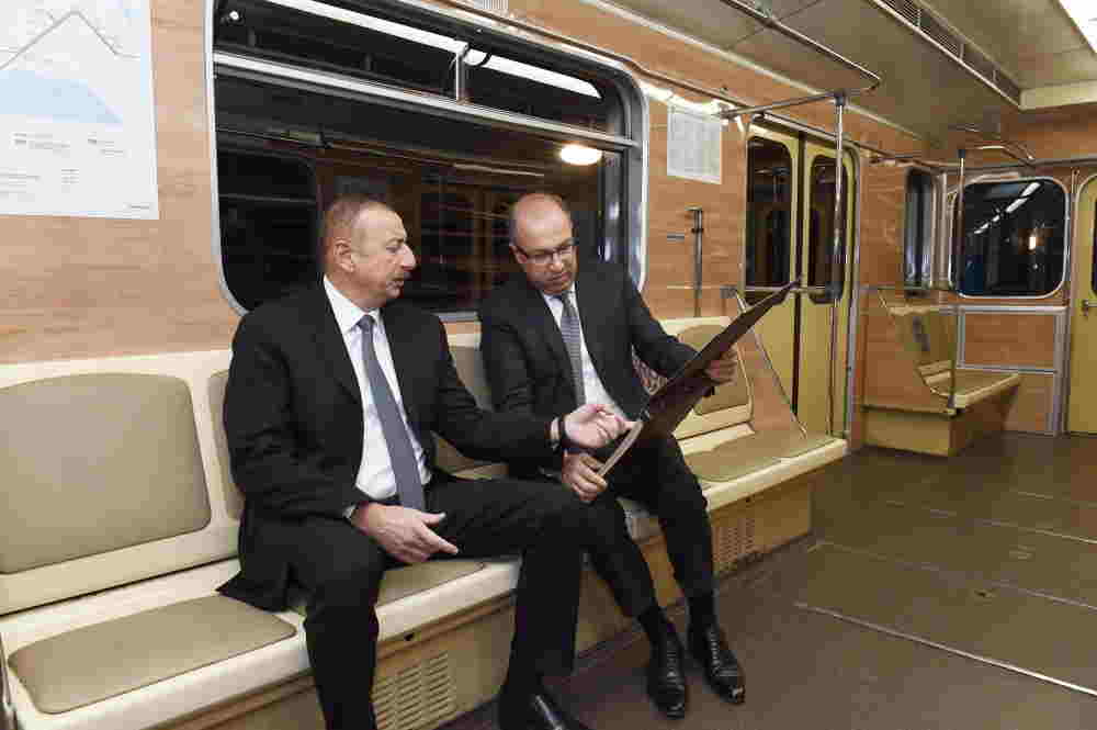 İlham Əliyev metropolitenin retro vaqonlarında -  FOTOLAR