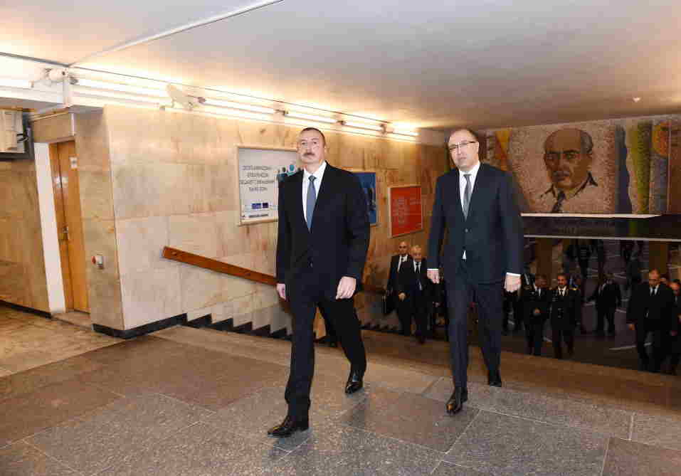 İlham Əliyev metropolitenin retro vaqonlarında -  FOTOLAR