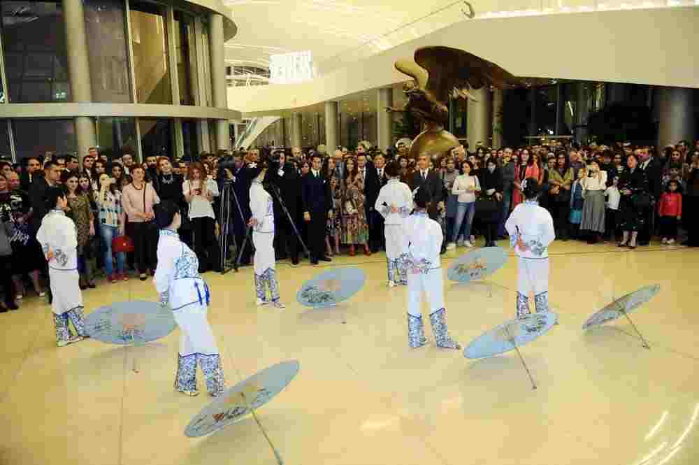 Leyla və Arzu Əliyevalar sərgidə -  FOTOLAR