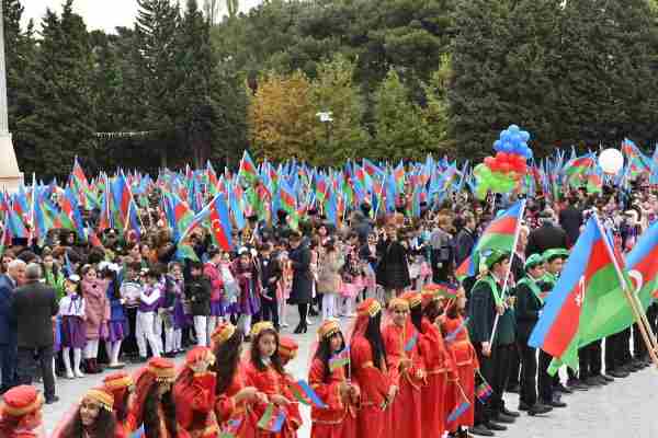 Sumqayıtda  BAYRAQ BAYRAMI â€“ FOTOLAR