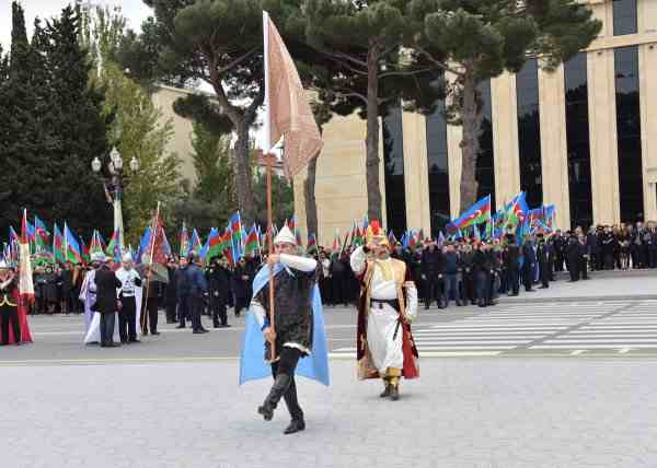Sumqayıtda  BAYRAQ BAYRAMI â€“ FOTOLAR