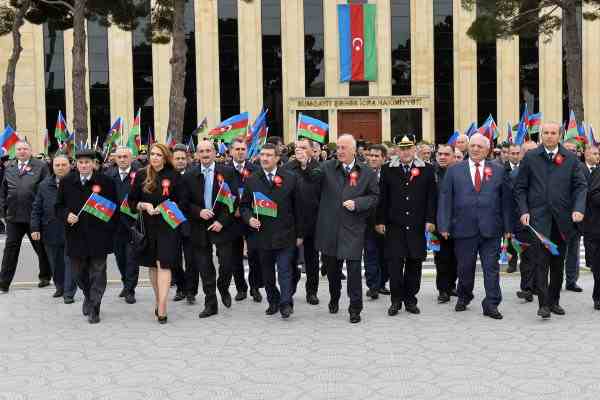 Sumqayıtda  BAYRAQ BAYRAMI â€“ FOTOLAR