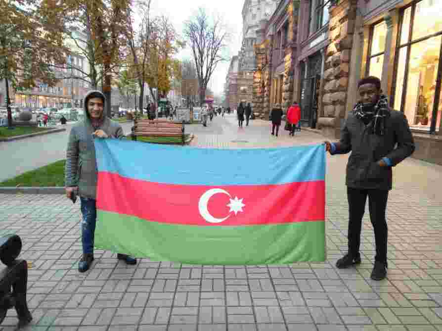 Dövlət Bayrağı Günü Kiyevdə aksiya -  FOTOLAR