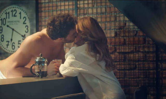  Hadisənin sevgilisi ilə çılpaq şəkilləri yayıldı  - FOTOLAR