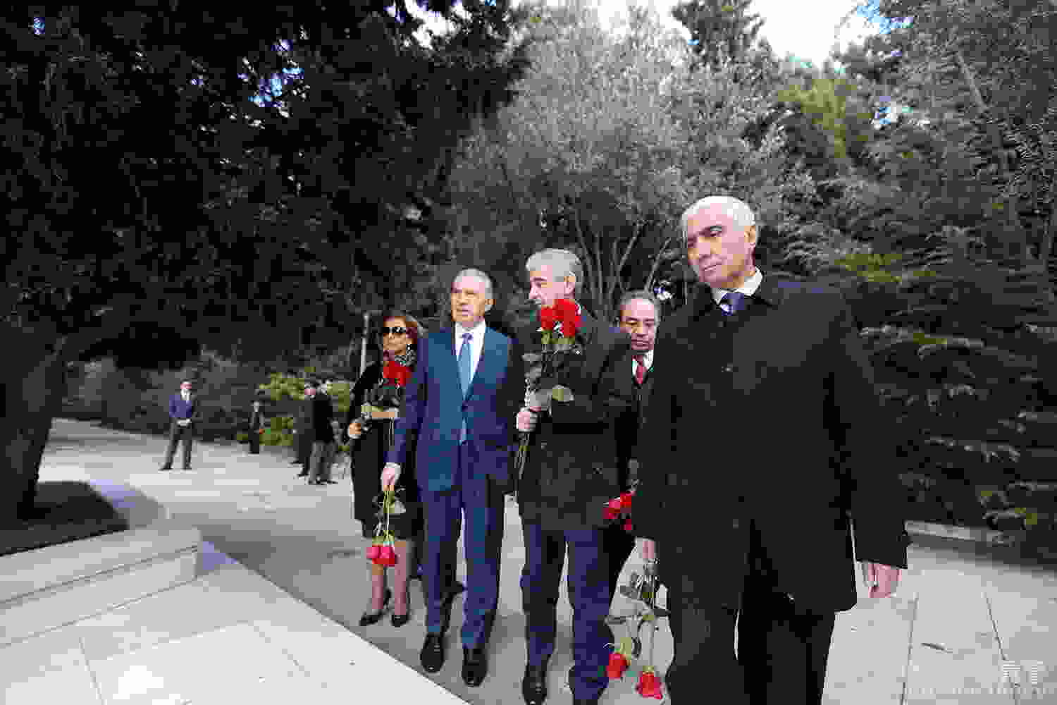 YAP rəhbərliyi Heydər Əliyevin məzarını ziyarət etdi-   FOTOLAR