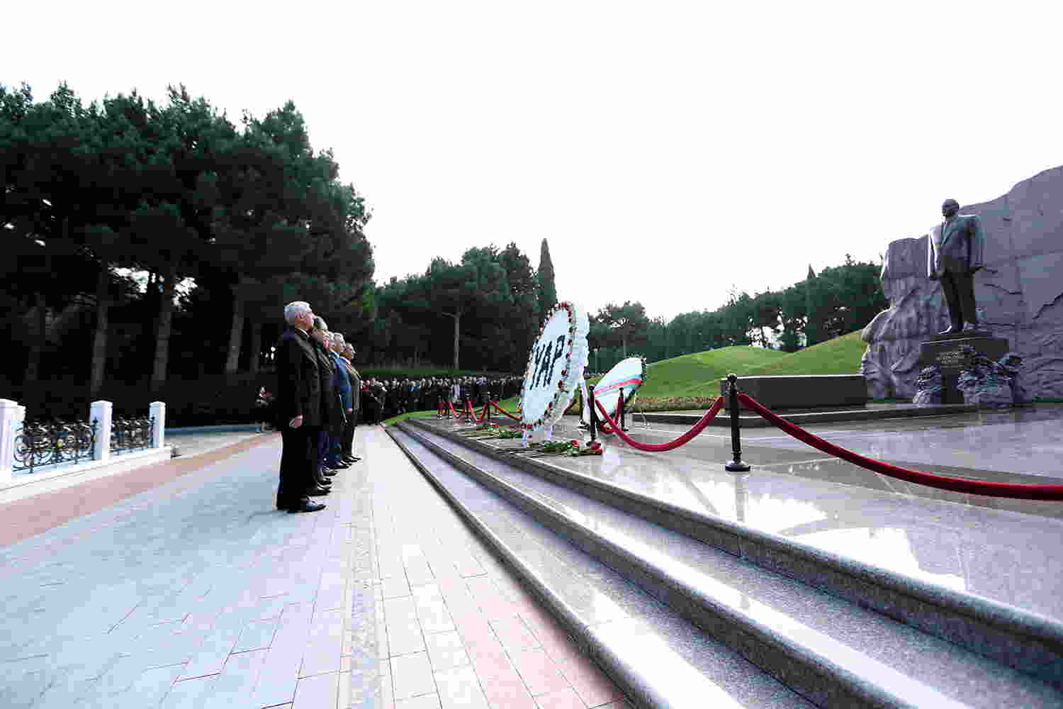 YAP rəhbərliyi Heydər Əliyevin məzarını ziyarət etdi-   FOTOLAR