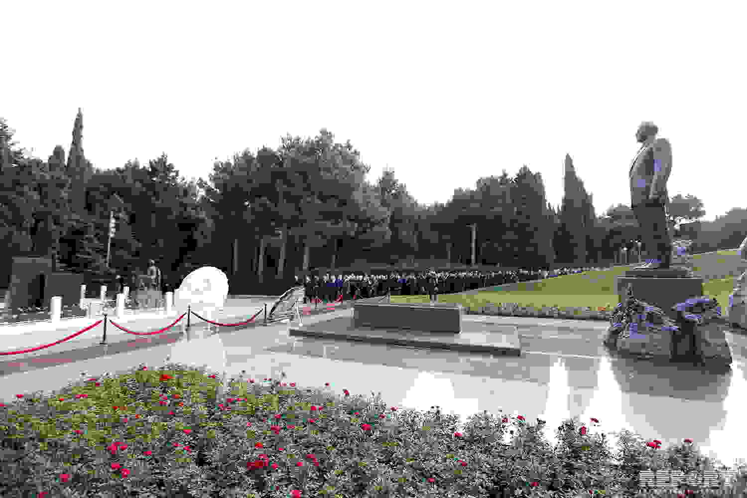 YAP rəhbərliyi Heydər Əliyevin məzarını ziyarət etdi-   FOTOLAR