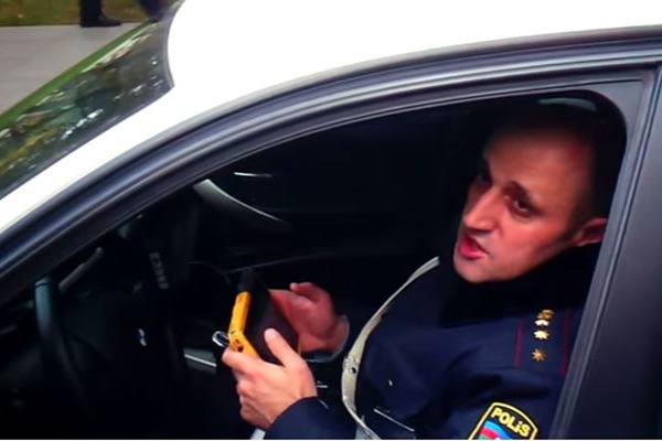 Vaqif Əsədovdan sürücünün başını partladan yol polisi haqda   AÇIQLAMA: 4 dil bilir...