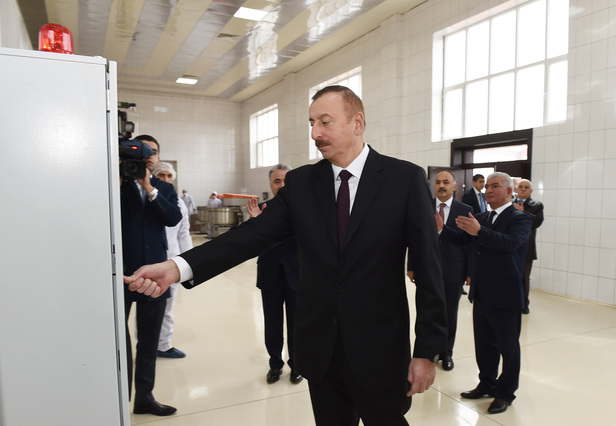 İlham Əliyev çörək və un məmulatları zavodunda - FOTO