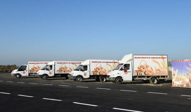 İlham Əliyev çörək və un məmulatları zavodunda - FOTO