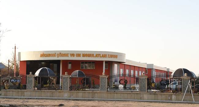 İlham Əliyev çörək və un məmulatları zavodunda - FOTO