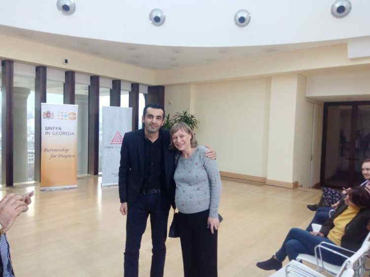 Gürcüstanın birinci xanımı azərbaycanlı gəncləri mükafatlandırdı - FOTO