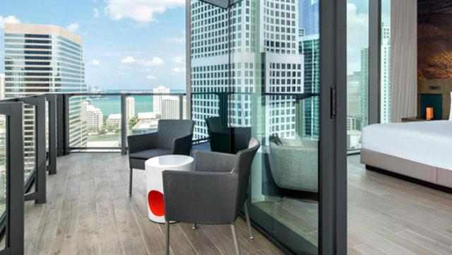 Kirayə götürdüyü otağa bir evin pulunu ödədi -  FOTOLAR