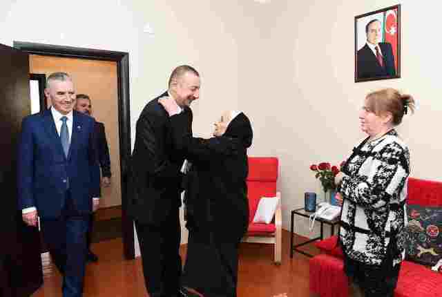 Çox gözəl, yaraşıqlı mənziliniz var -  Prezident məcburi köçkünə (FOTO)