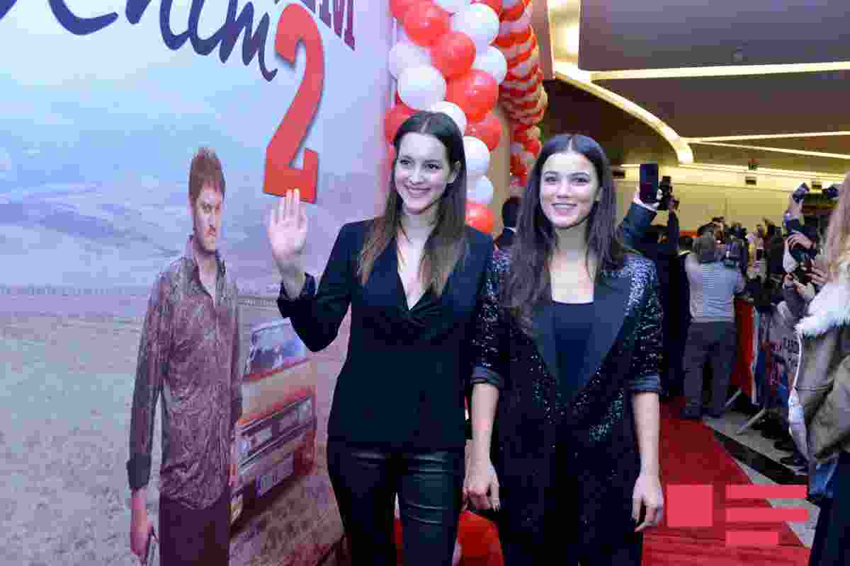 Burak Özçiviti Bakıda belə qarşıladılar -  İZDİHAM - FOTOLAR