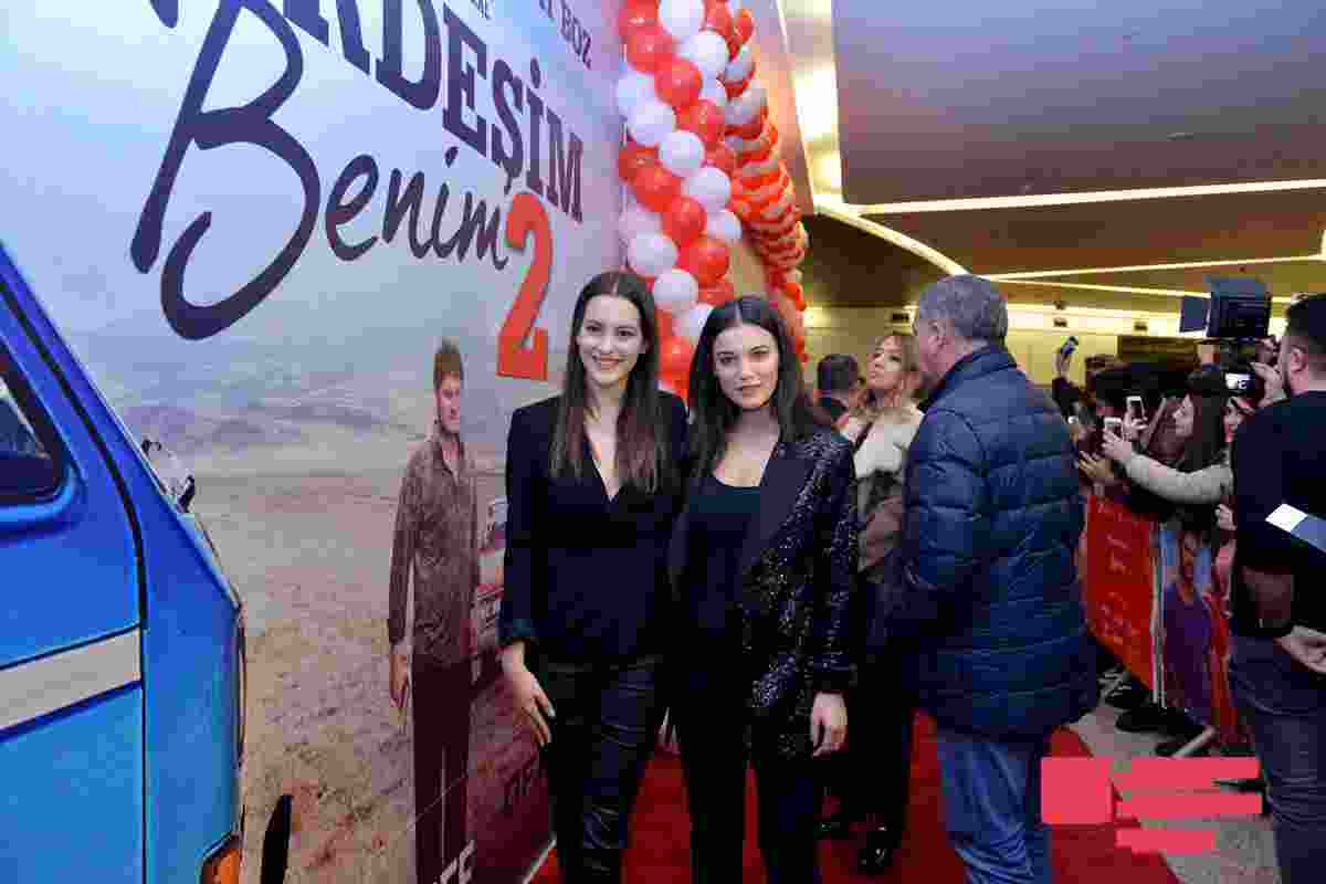 Burak Özçiviti Bakıda belə qarşıladılar -  İZDİHAM - FOTOLAR