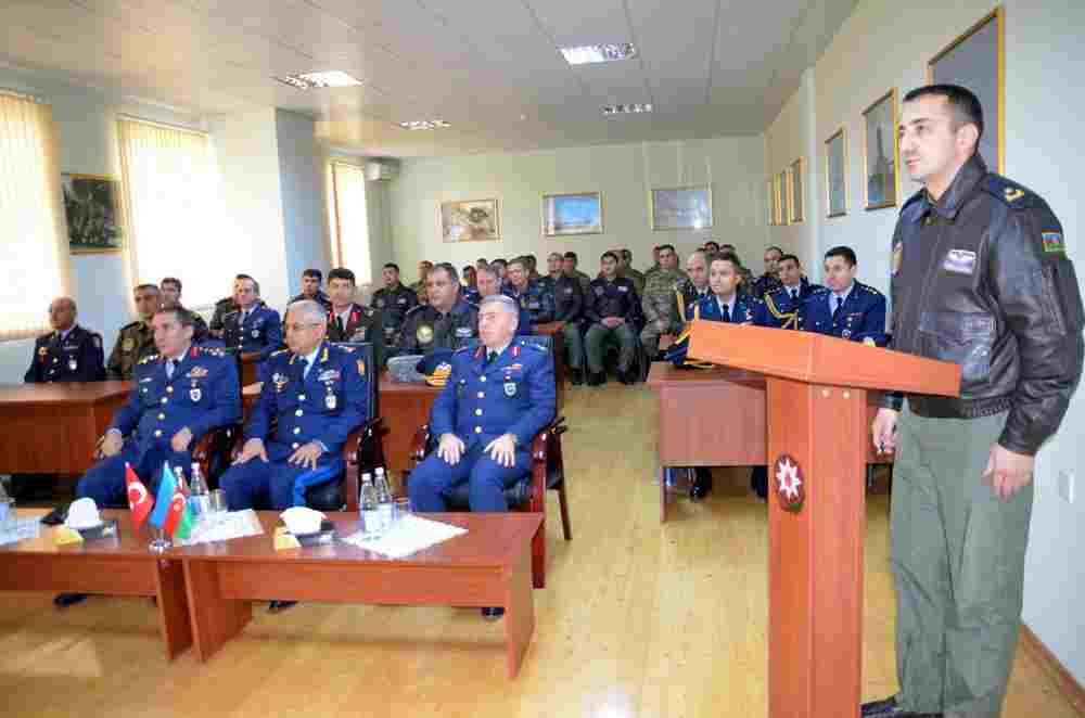 Türkiyəli general Azərbaycanın  aviabazalarında  - FOTOLAR