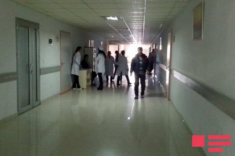 Mikroavtobus iki minik avtomobili ilə TOQQUŞDU -   YARALILAR VAR (FOTO)