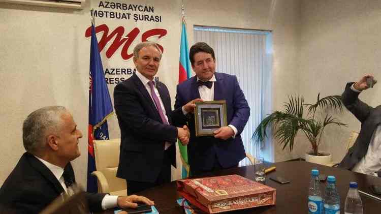 Amaşov türk yazarlarını qəbul etdi -  FOTOLAR