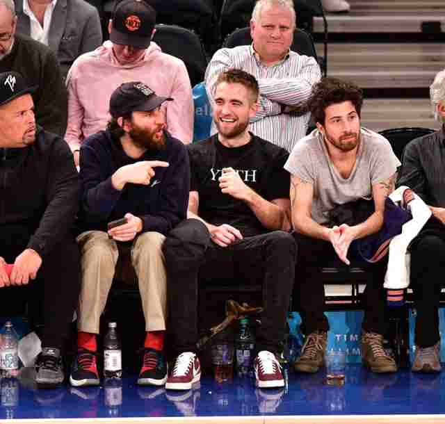 Robert Pattinson oyundan çox qızlara baxdı -  FOTO-VİDEO