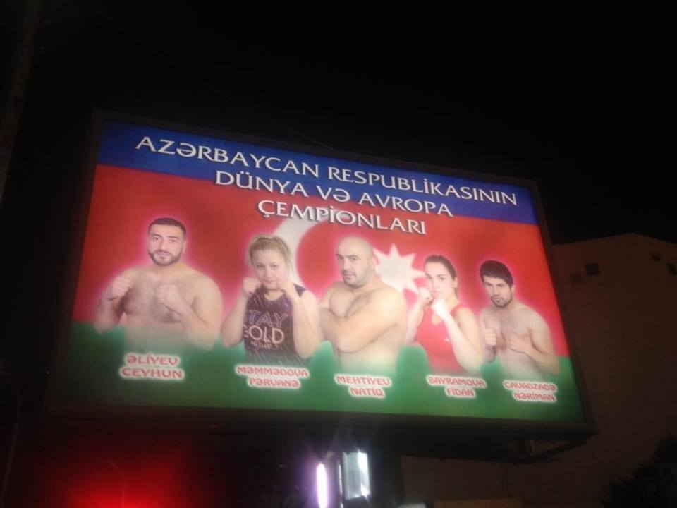  İdmançılar şəhərin mərkəzindəki plakatlarından danışdı:   Onu bizə sponsorumuzâ€¦ 